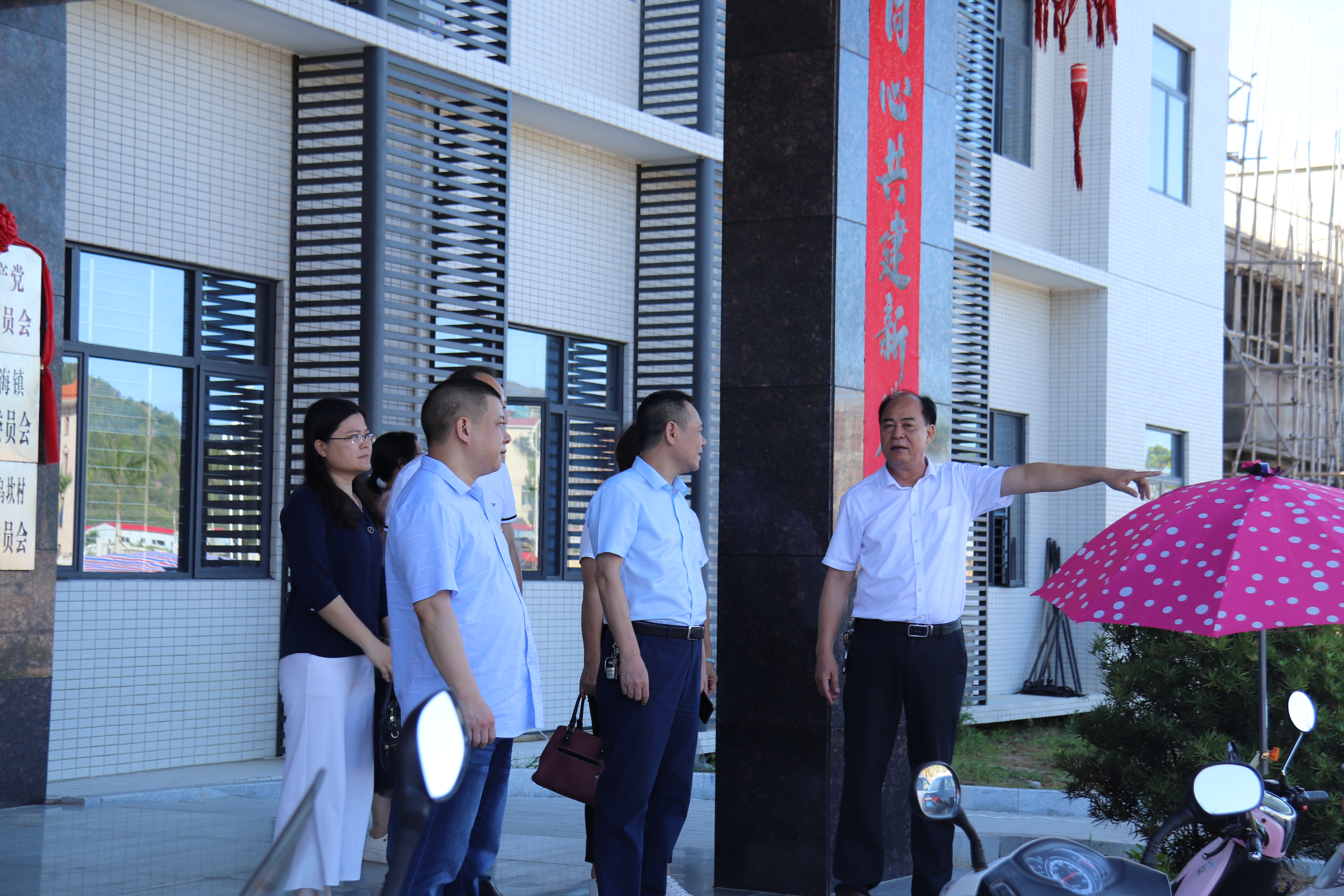 中共陸豐市自然資源局機(jī)關(guān)委員會到東海鎮(zhèn)烏坎村開展“雙報(bào)到、雙服務(wù)”工作 3.jpg