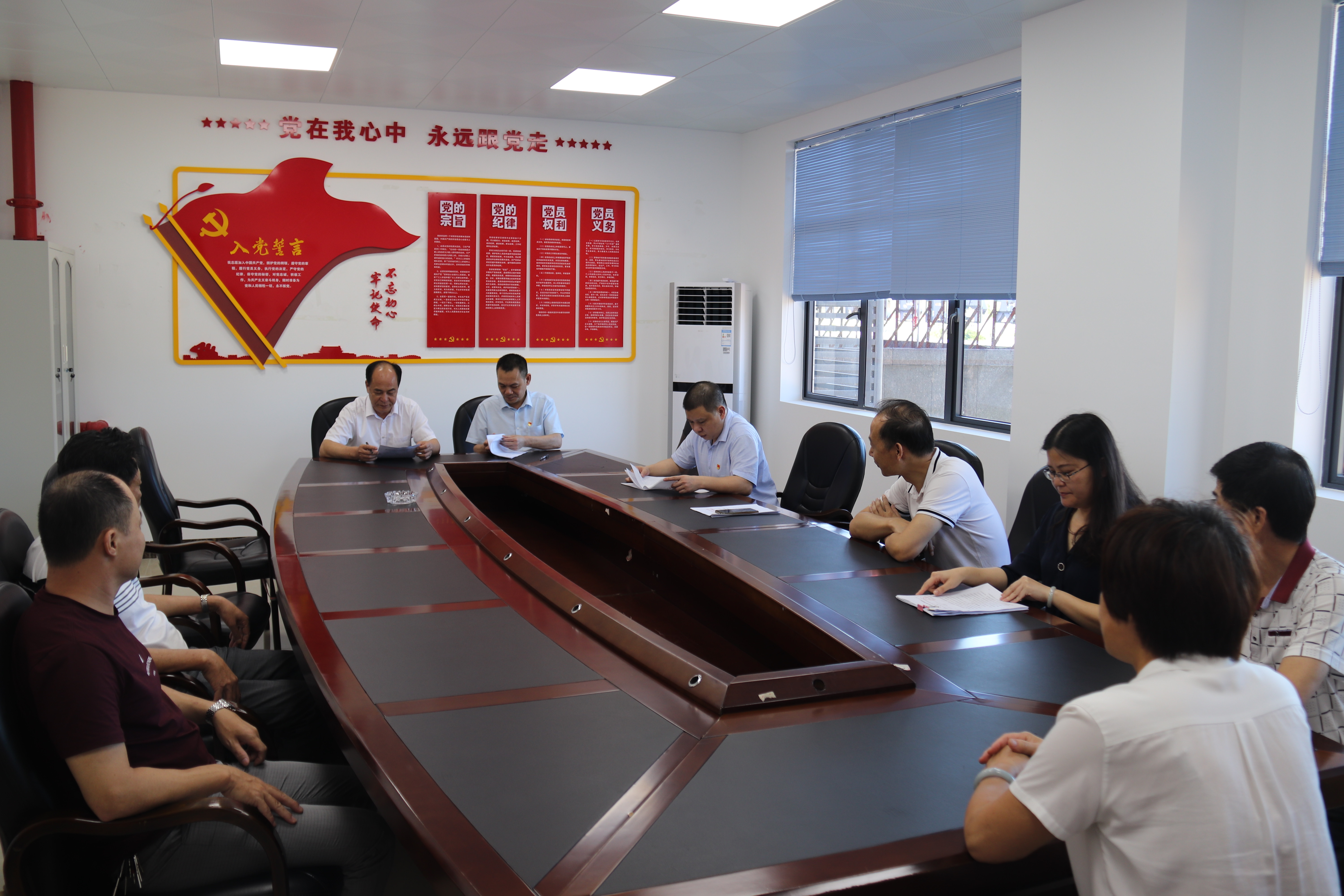 中共陸豐市自然資源局機(jī)關(guān)委員會到東海鎮(zhèn)烏坎村開展“雙報(bào)到、雙服務(wù)”工作 1.jpg